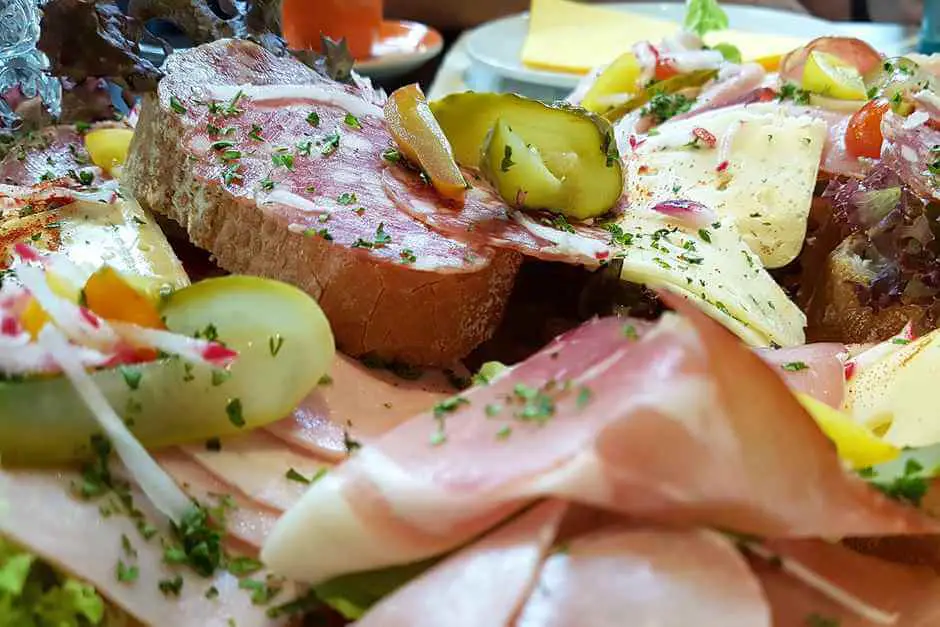 Bake your own bread for a Franconian snack