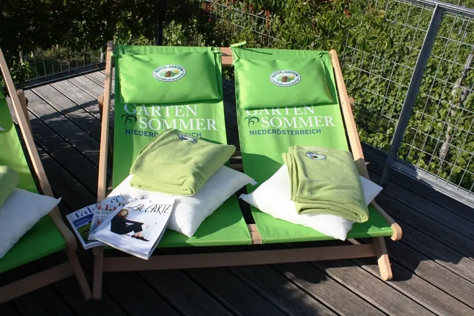 Picnic accessories - Not all picnic areas have deck chairs with picnic blankets