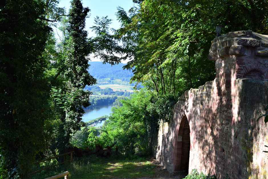 Hiking in southern Germany to Henneburg in Churfranken