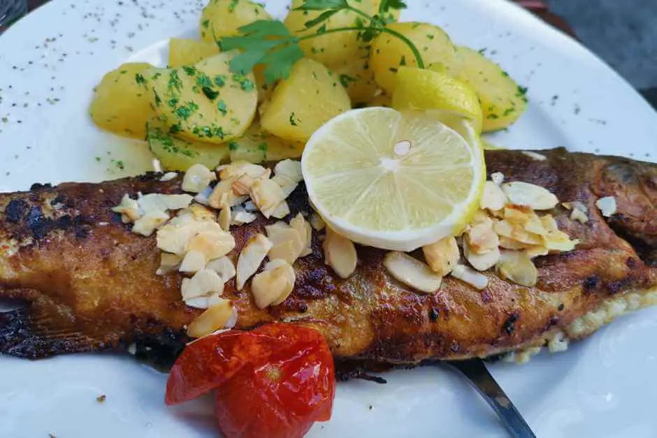 Baked trout with boiled potatoes in the Stiftstaverne - excursion destinations in Styria