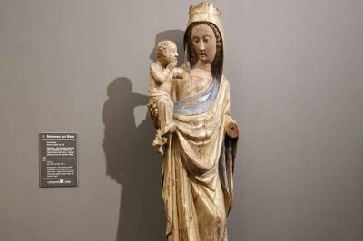 Madonna mit Kind im Gotik Museum