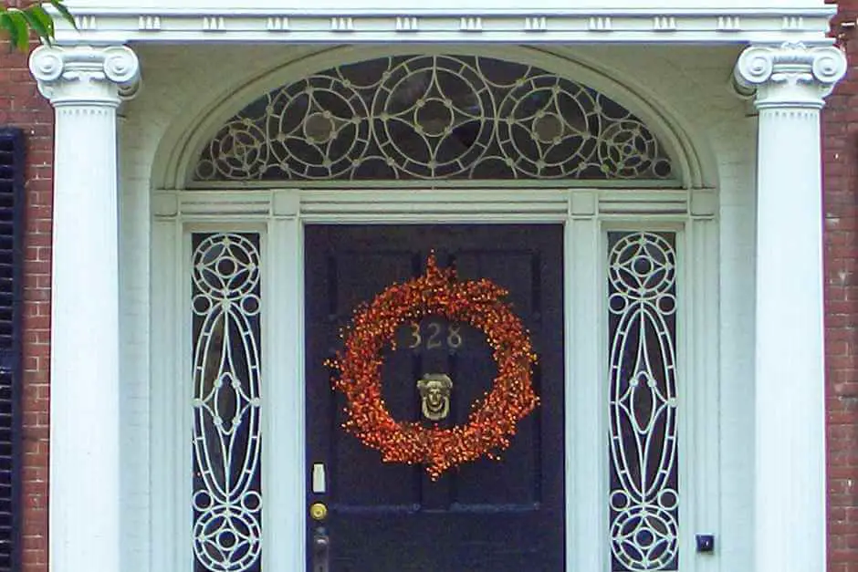 Autumn decoration on a door in Salem