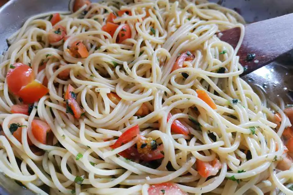 Spaghetti aglio e olio original recipe