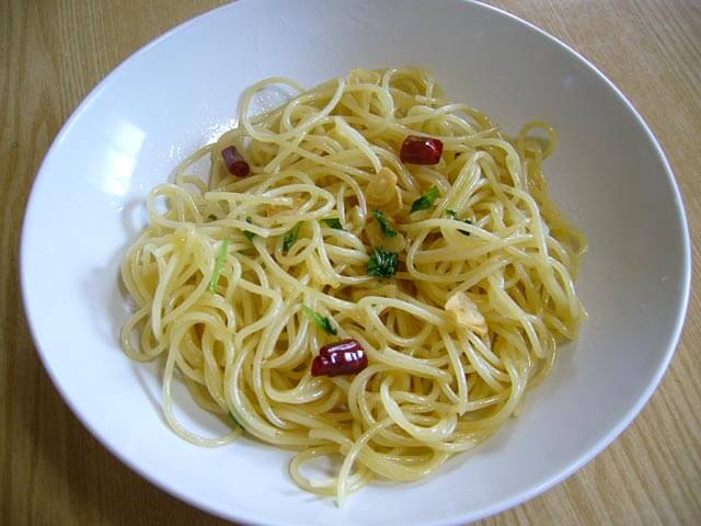 Spaghetti aglio e olio original recipe