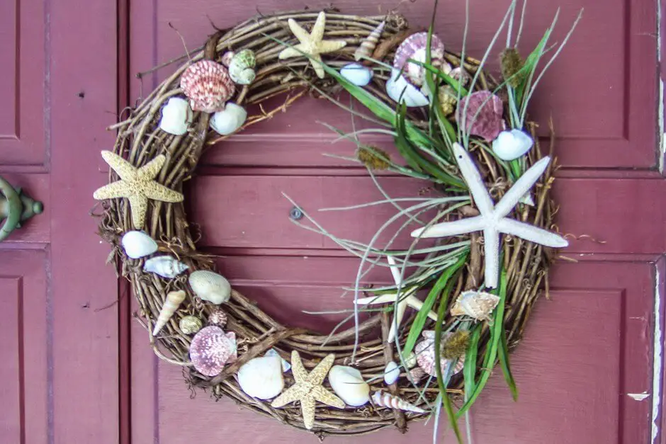 Door wreath in Plymouth - autumn decoration ideas for outside - autumn decoration for outside