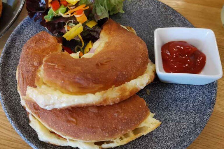 Ausgezogene, Küchle oder Bauernkrapfen Ausgezogene, Küchle oder Bauernkrapfen