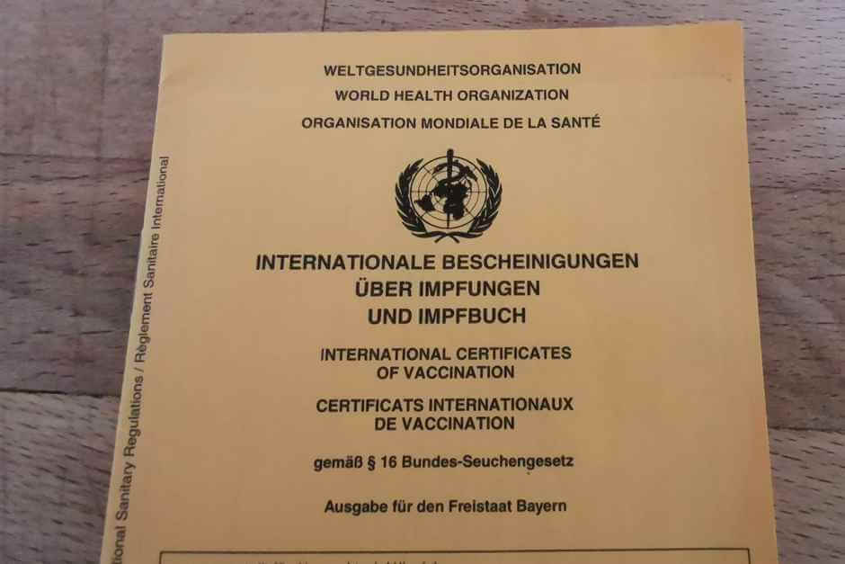 International vaccination book and vaccination certificate