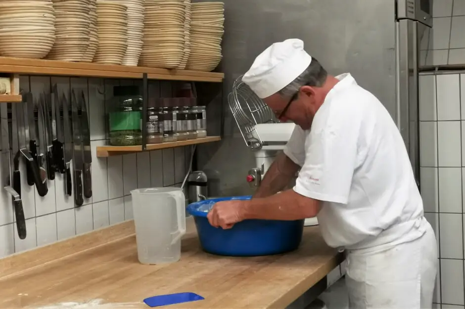 Bruder Franz - Auszeit im Kloster in der Bäckerei