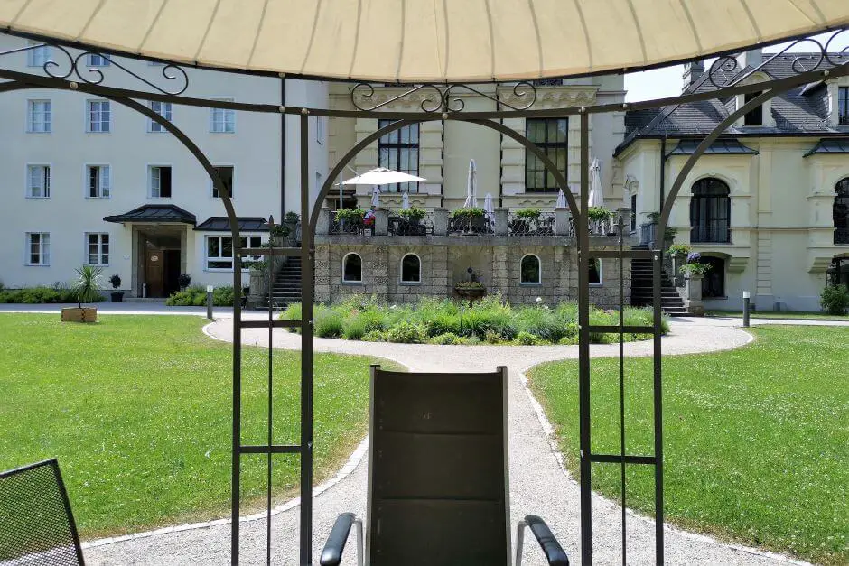 Im Kloster fasten bei den Pallottinern - Entspannen im Schlosspark beim Klosterfasten