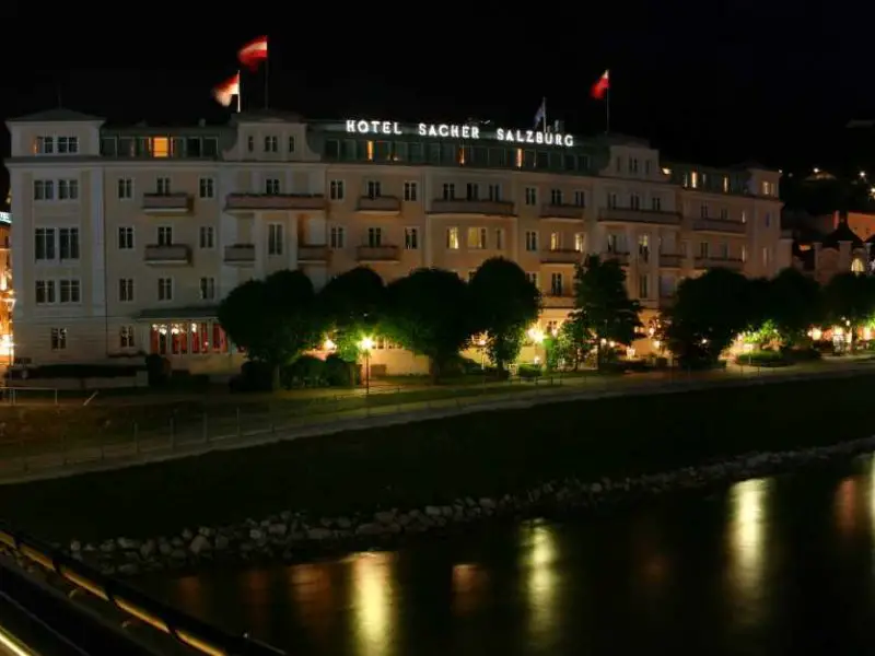 Hotel Sacher Salzburg bei Nacht