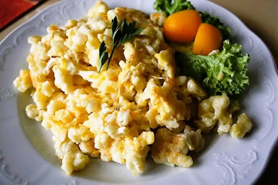 Burgenländer Hausmannskost: Eiernocken mit Salat