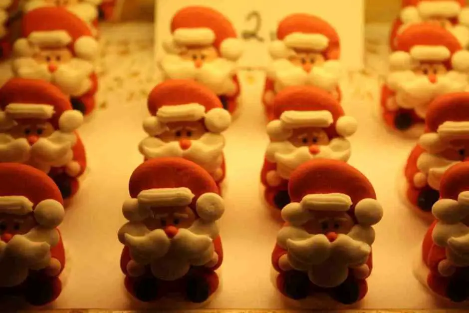 Santa Clauses in Café Habakuk in Linzer Gasse - Salzburg during Advent