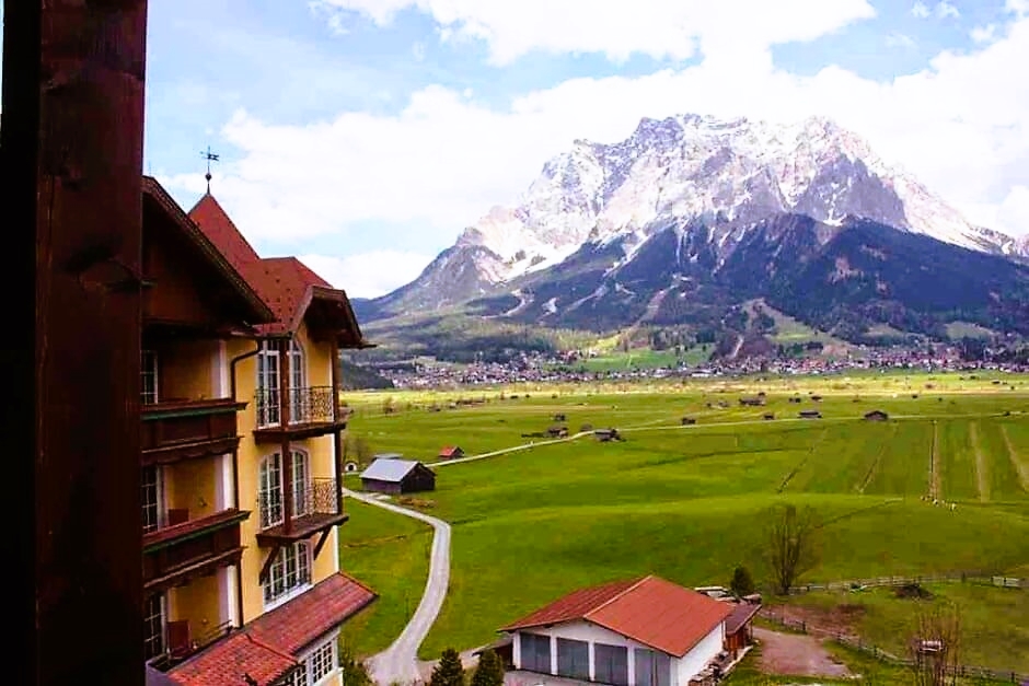 Zugspitze vom Hotel Post in Lermoos Österreich