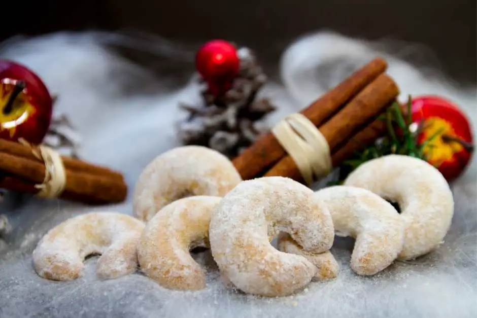 Vegan vanilla crescents