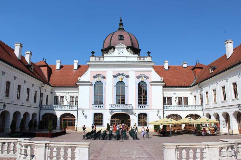 Königsschloss Gödöllö in Ungarn - Europareise Route Kaiserin Elisabeth