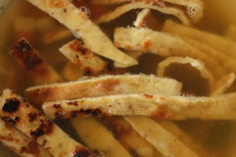 Clear soup with curry sesame pancakes