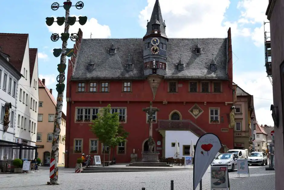 Das Rathaus ist eine der Ochsenfurt Sehenswürdigkeiten