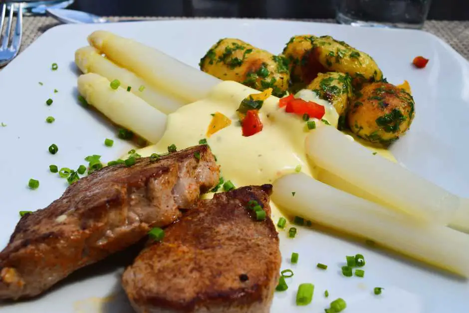 Pork fillet with asparagus and potatoes from Franconian cuisine
