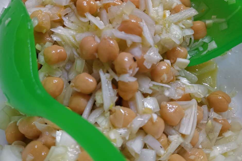 Tunisian chickpea salad