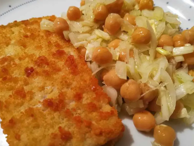 Chickpea salad with fried fish