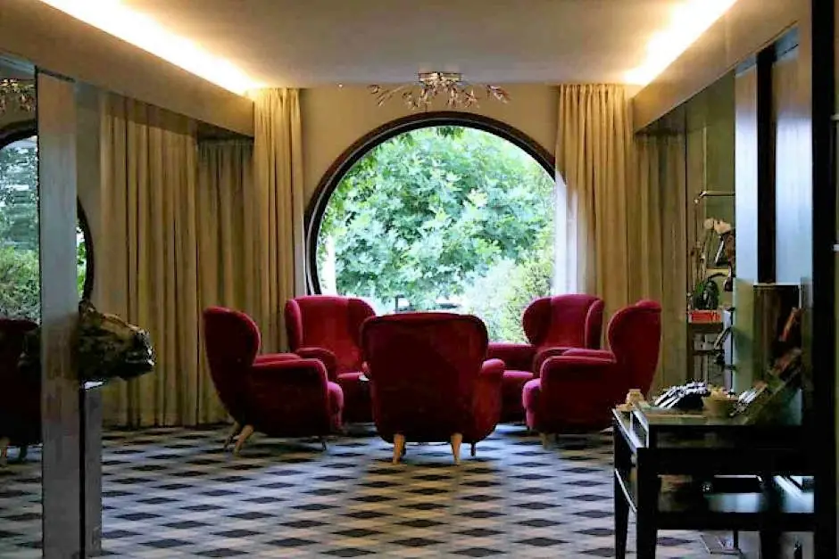 Lobby in the Berghotel Tulbingerkogel.