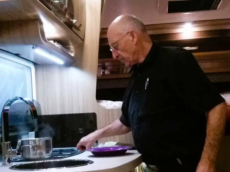 Kochen und Backen im Wohnmobil