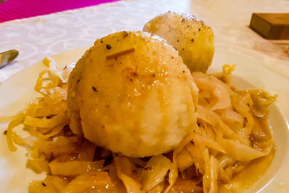 Meat dumplings with sauerkraut in the Klosteralm on the Muckenkogel