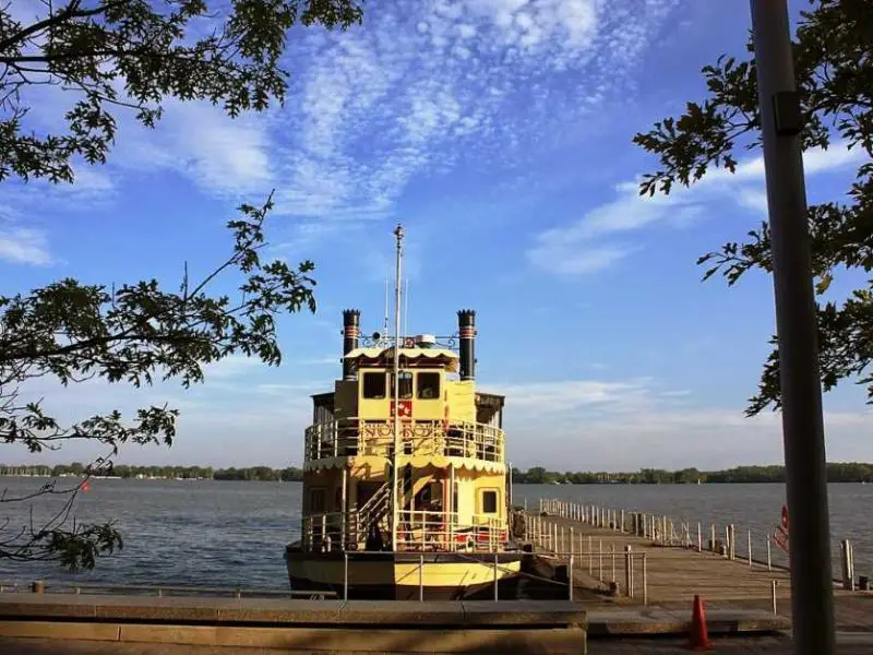 The show boat is waiting for passengers