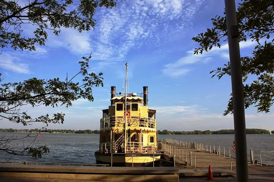 The show boat is waiting for passengers