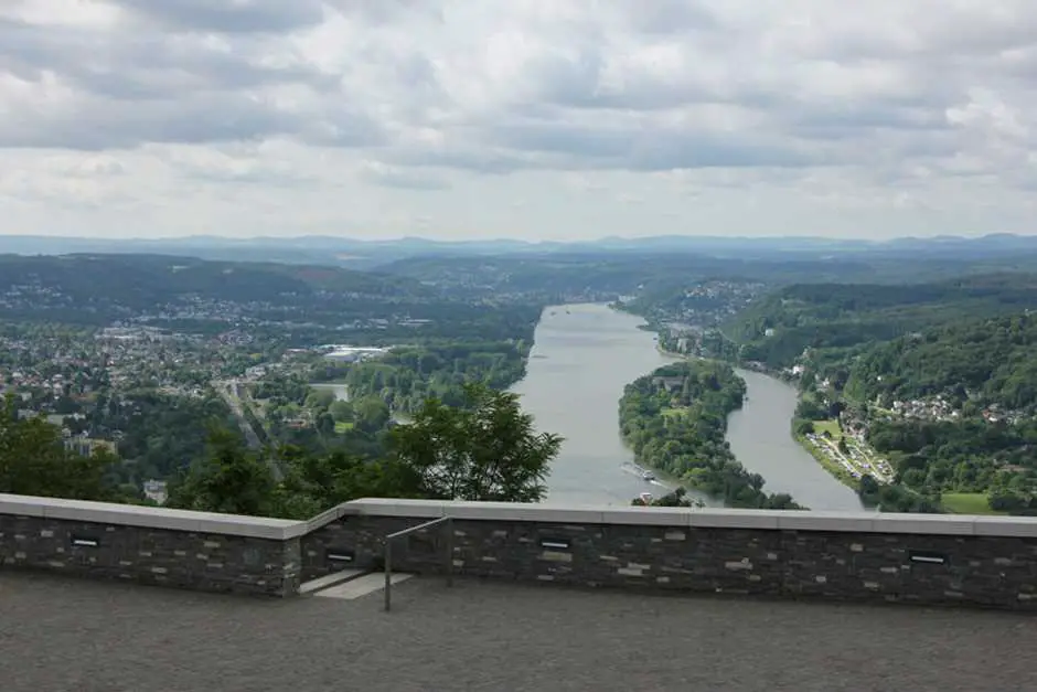 Wandern am Rhein auf dem Beethoven Wanderweg
