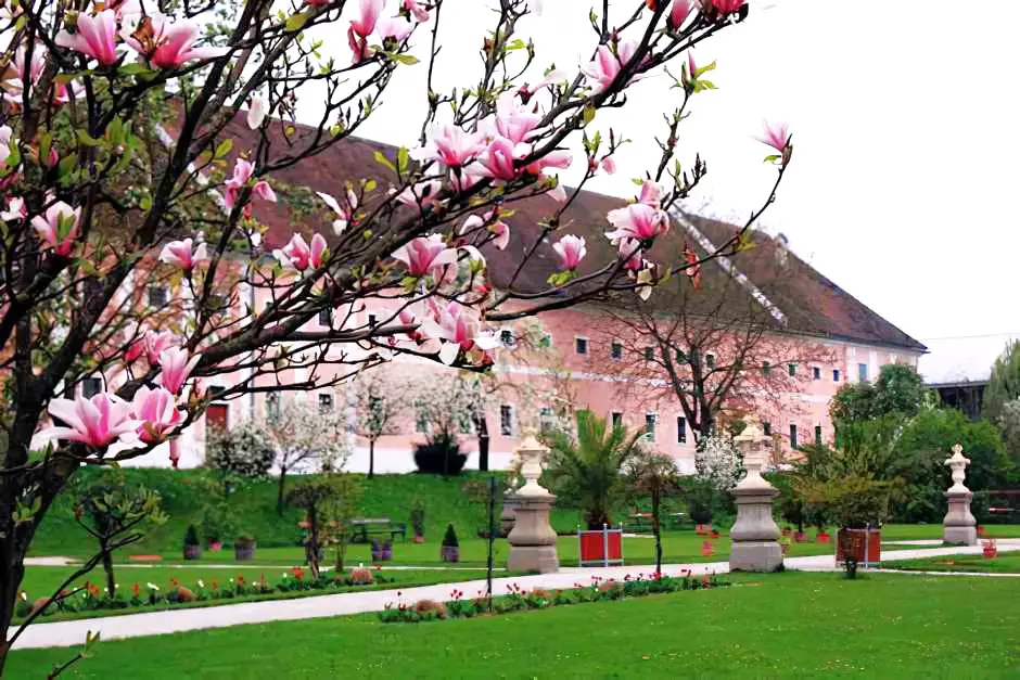 Stift Seitenstetten: The Stiftshof