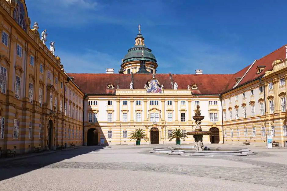 Der Prälatenhof im Stift Melk Österreich