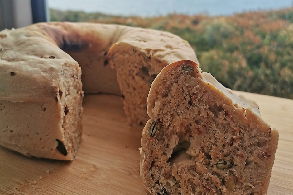 Brot mit Körnern aus dem Omnia Backofen