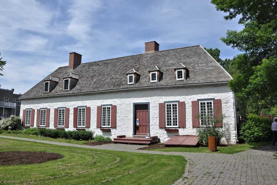 Le Manoir de Niverville on the King's Road from Montreal to Quebec City