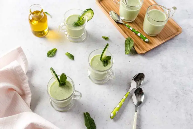 Gurkensuppe mit Minze und Olivenöl