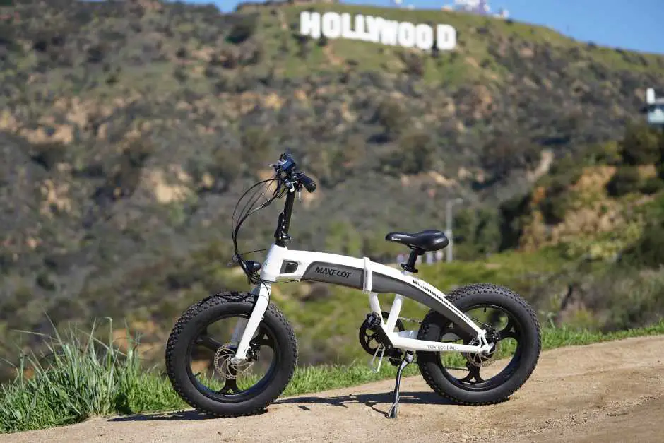 Camping with an e-bike folding bike in a mobile home