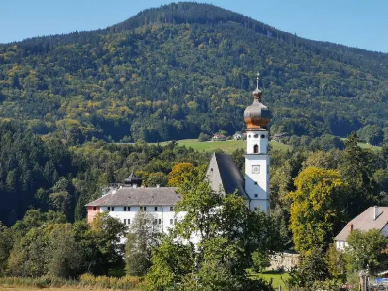 Höglwörth monastery am Höglwörther See