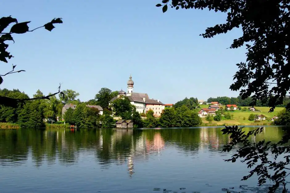 Höglwörth monastery am Höglwörther See
