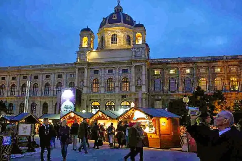 Weihnachtsdorf Maria Theresien Platz Wien
