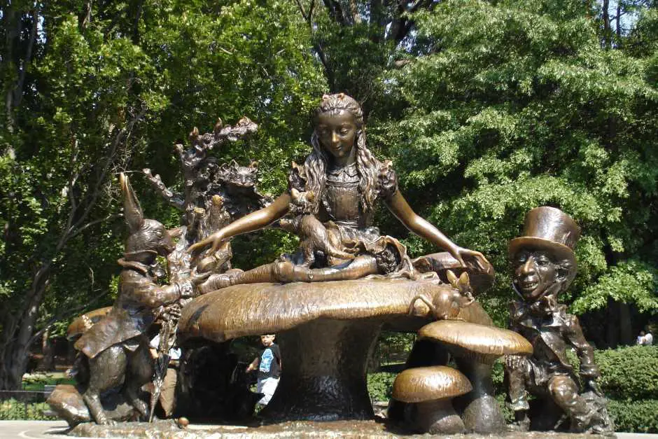 Alice in Wonderland Statue in Central Park