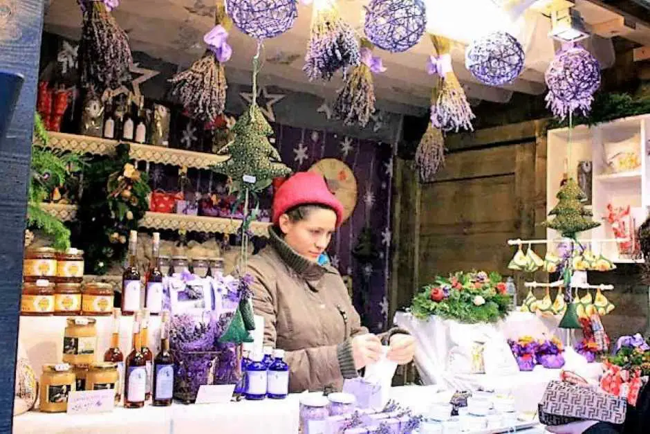 Christmas markets in Vienna - all lavender