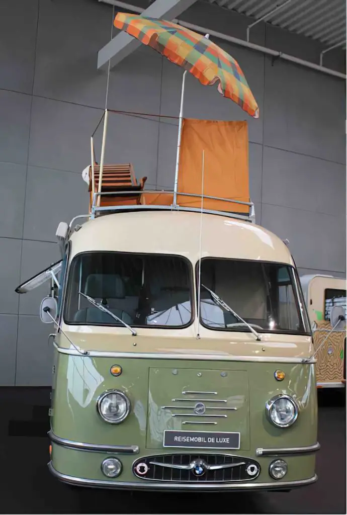 Motorhome Deluxe - History of Motorhome Travel