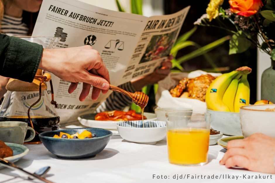 Veganes Frühstück essen Foto djd-Fairtrade-Ilkay-Karakurt