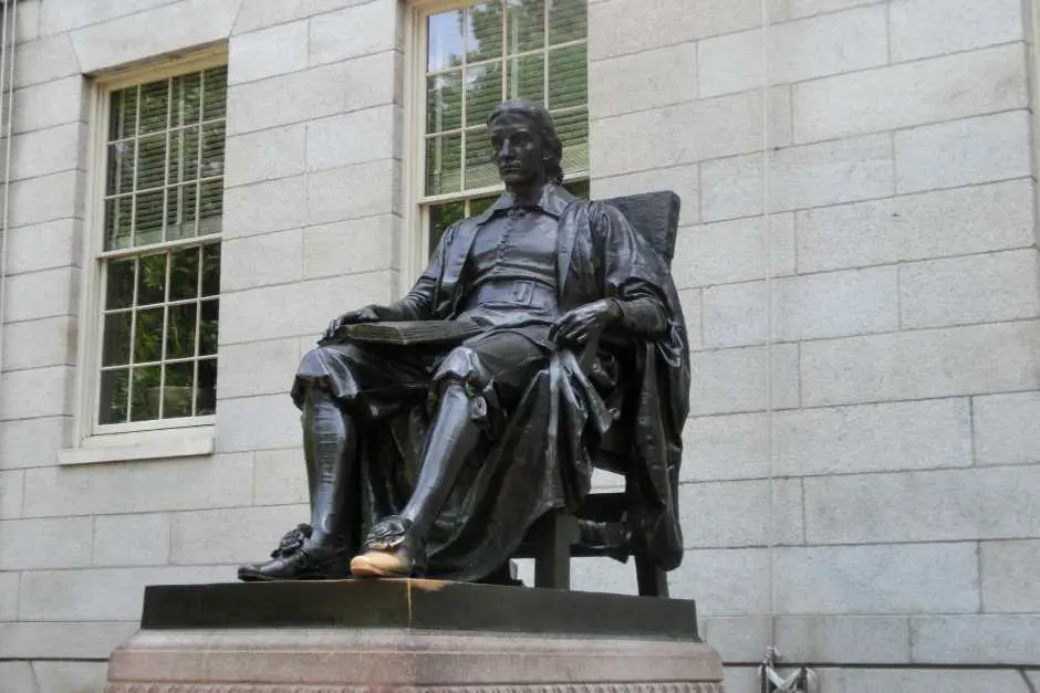 Statue of John Harvard