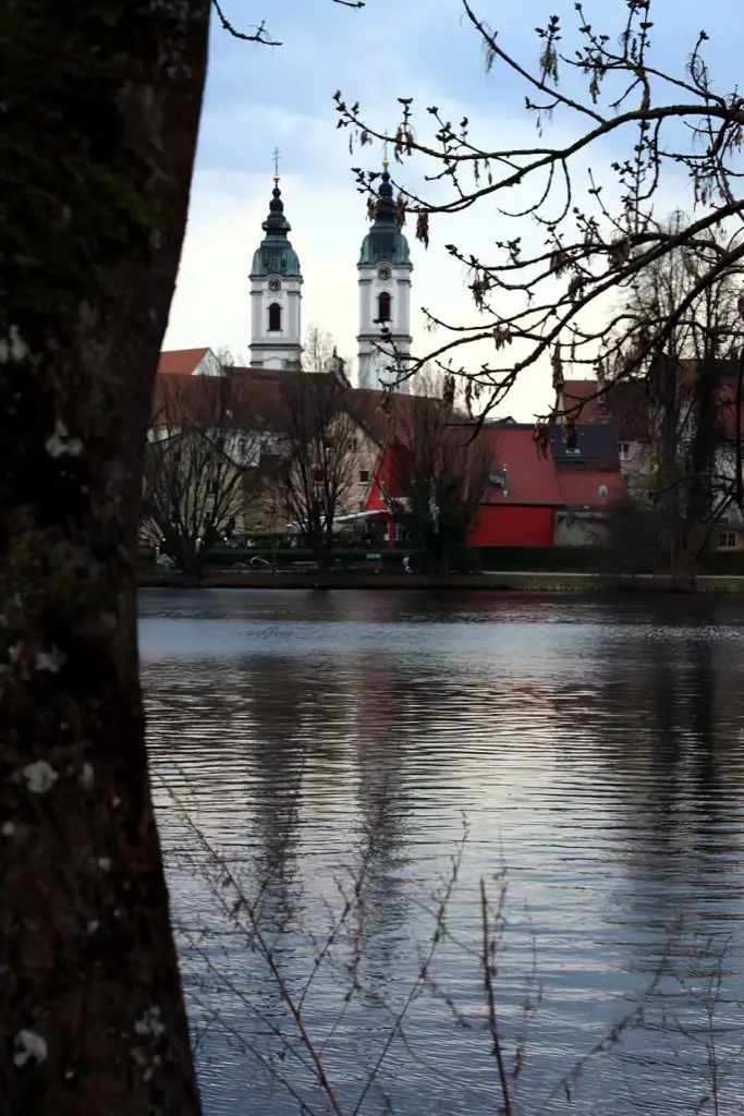 Stadtsee und Stiftskirche St. Peter