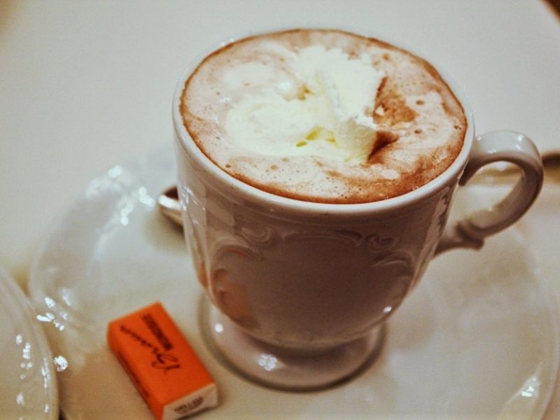 Hot chocolate in farm shops with cafés near Munich