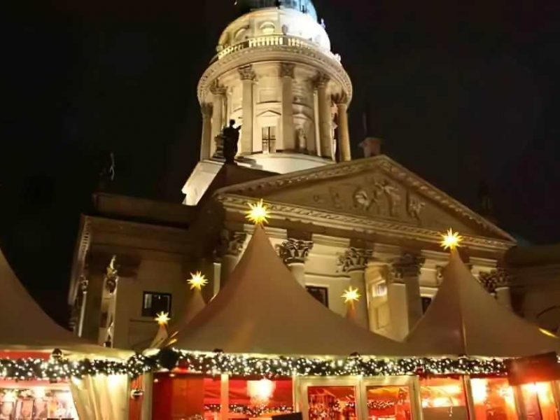 The Christmas market at the Gendarmenmarkt in Berlin