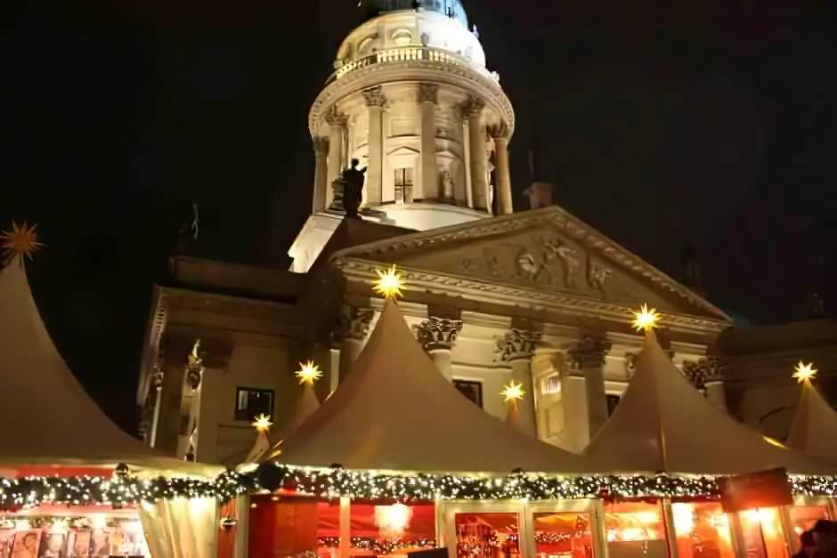 The Christmas market at the Gendarmenmarkt in Berlin