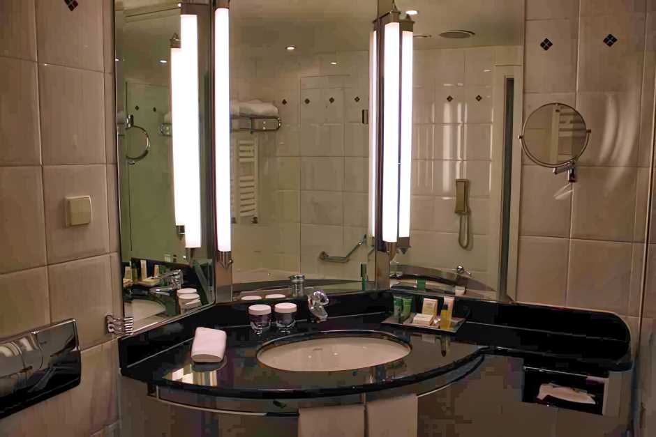 Spacious bathroom in the Executive Room at the Hilton on Gendarmenmarkt Berlin