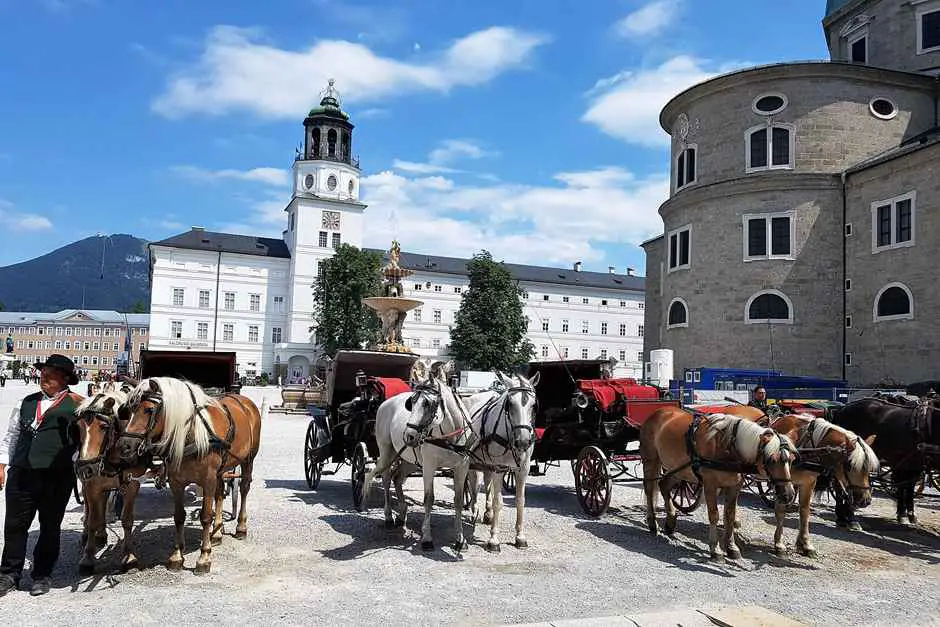 Fiaker at Residenzplatz - Salzburg insider tips